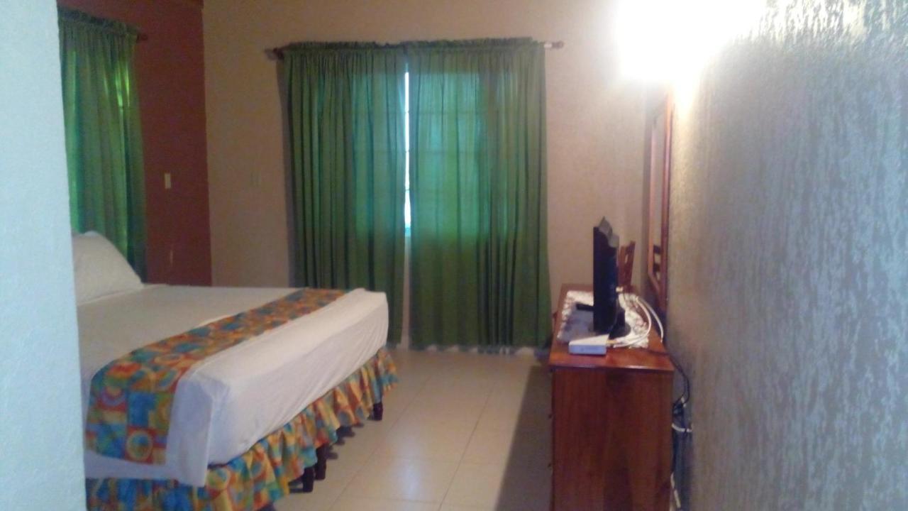 Palm Bay Guest House & Restaurant Montego Bay Exterior foto