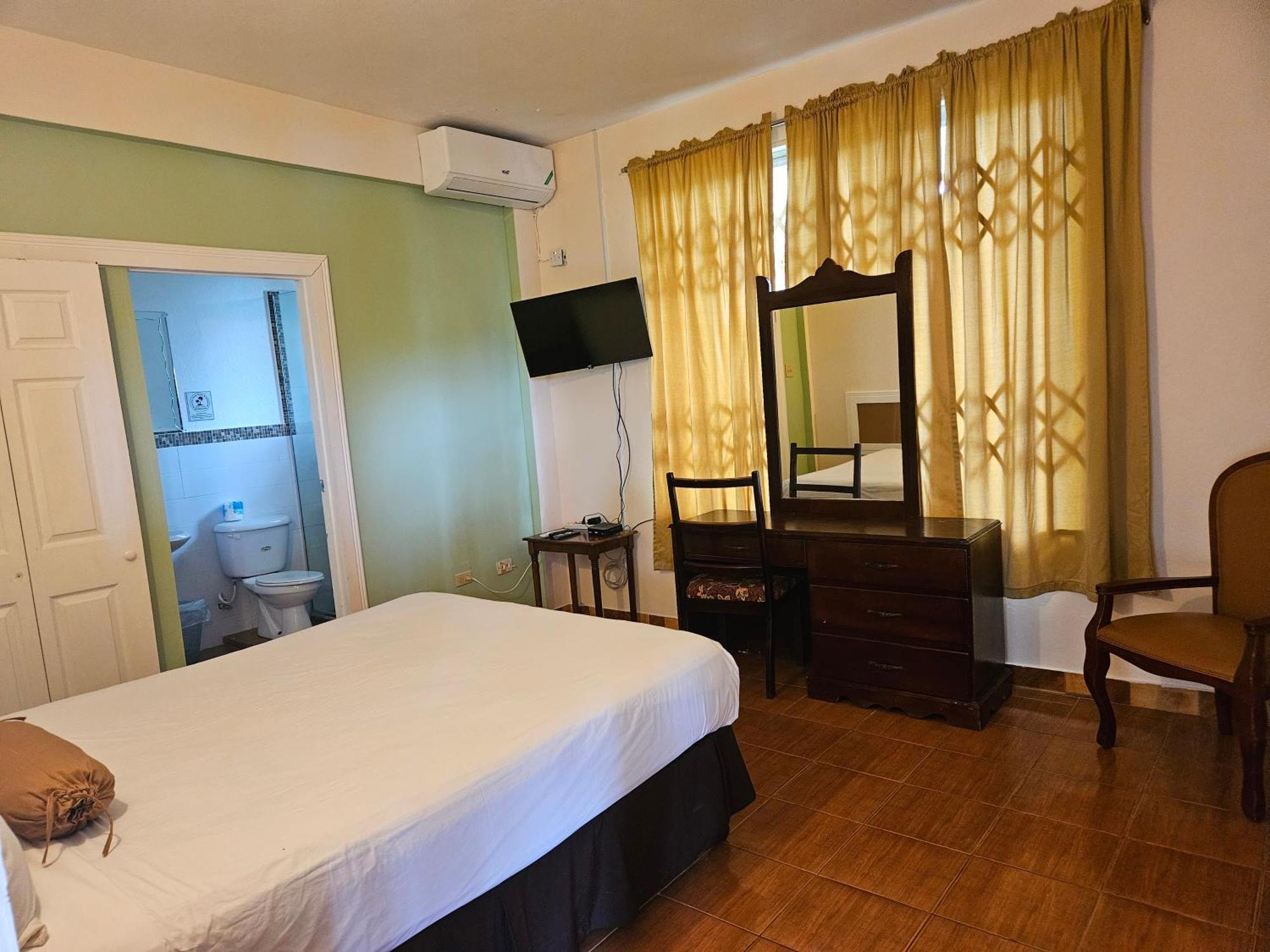 Palm Bay Guest House & Restaurant Montego Bay Exterior foto