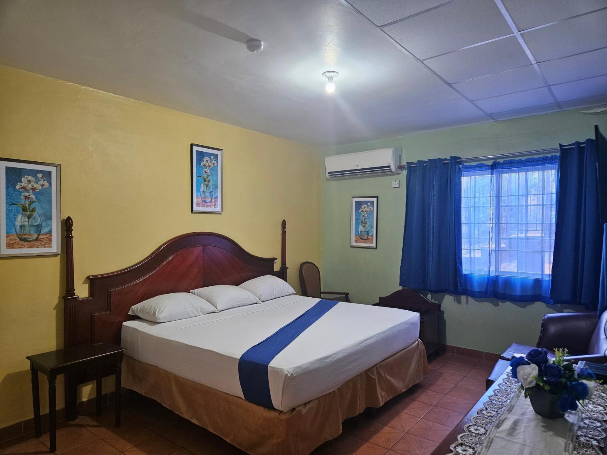 Palm Bay Guest House & Restaurant Montego Bay Exterior foto