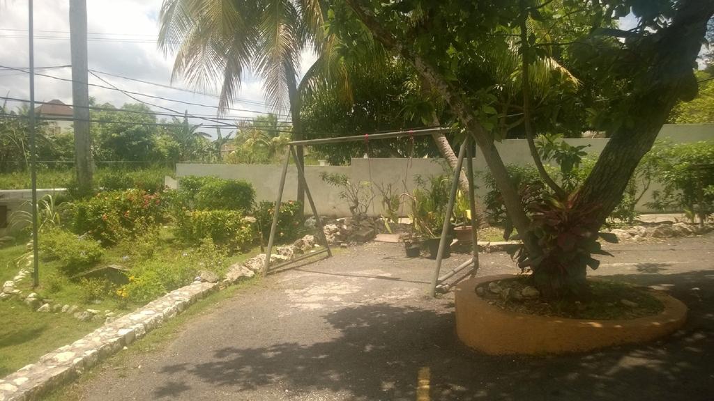 Palm Bay Guest House & Restaurant Montego Bay Exterior foto
